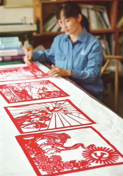 中信银行济南舜耕支行开展DIY手绘帆布包客户沙龙活动