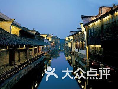 救援爱图画的男孩